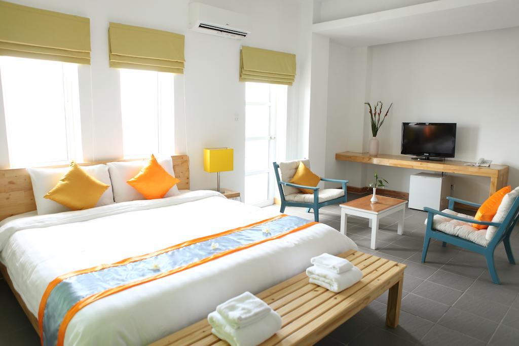 The Frangipani Living Arts Hotel And Spa Phnom Penh Exterior photo