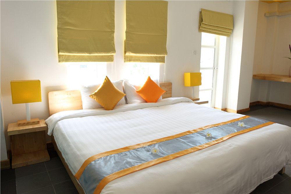 The Frangipani Living Arts Hotel And Spa Phnom Penh Exterior photo